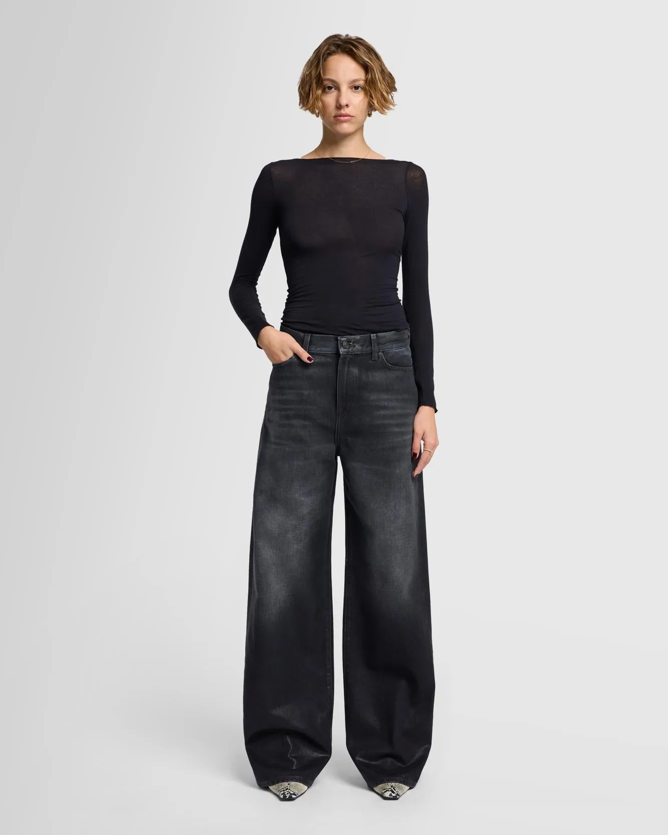 Scout Oversized Straight in Coated Liquorice sold by 7 For All Mankind