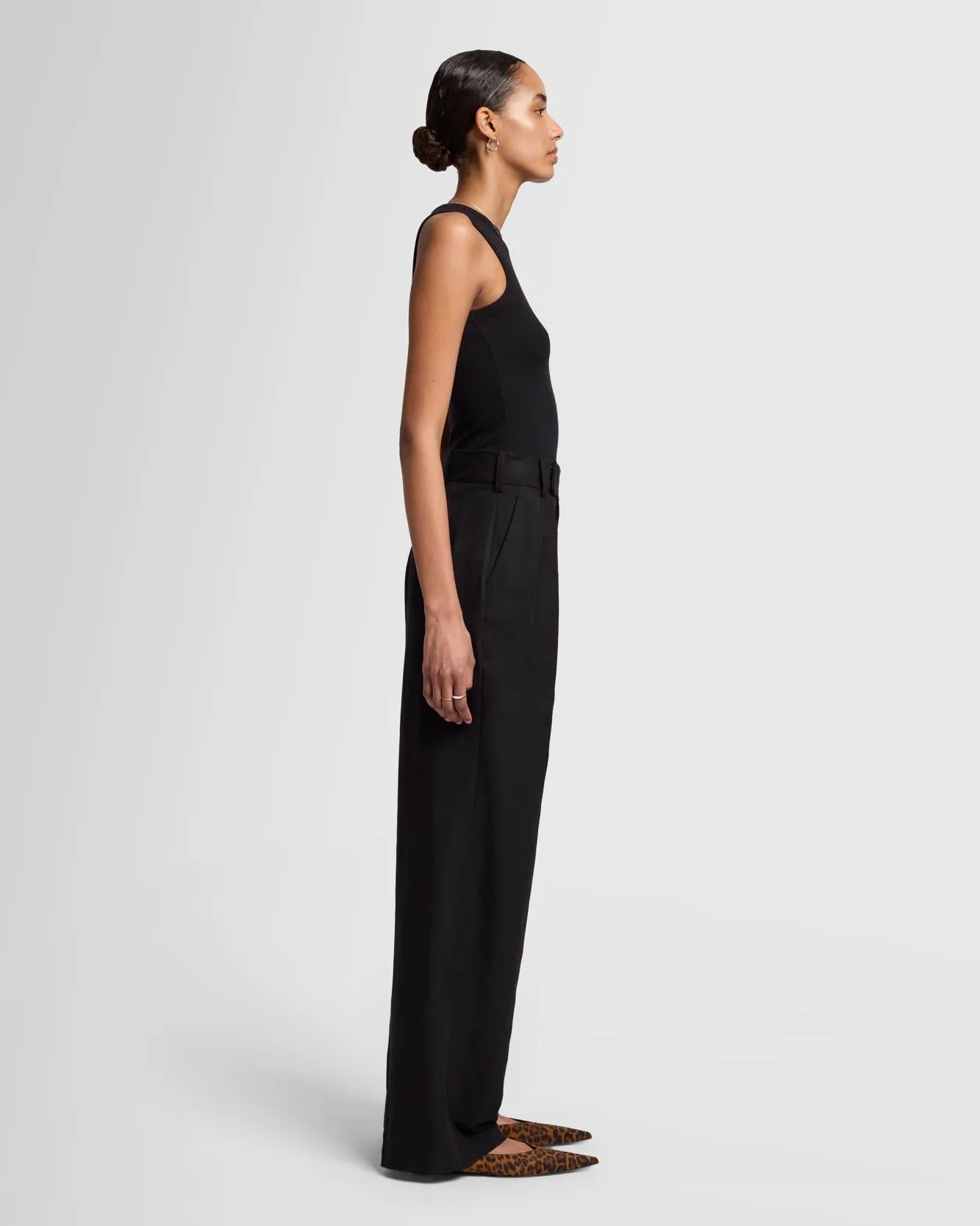 Linen Blend Pleated Trouser in Black sold by 7 For All Mankind product image thumbnail 5