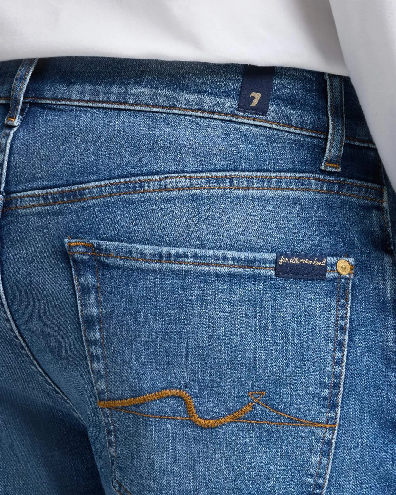 Luxe Performance The Straight in Vernon sold by 7 For All Mankind product image thumbnail 4