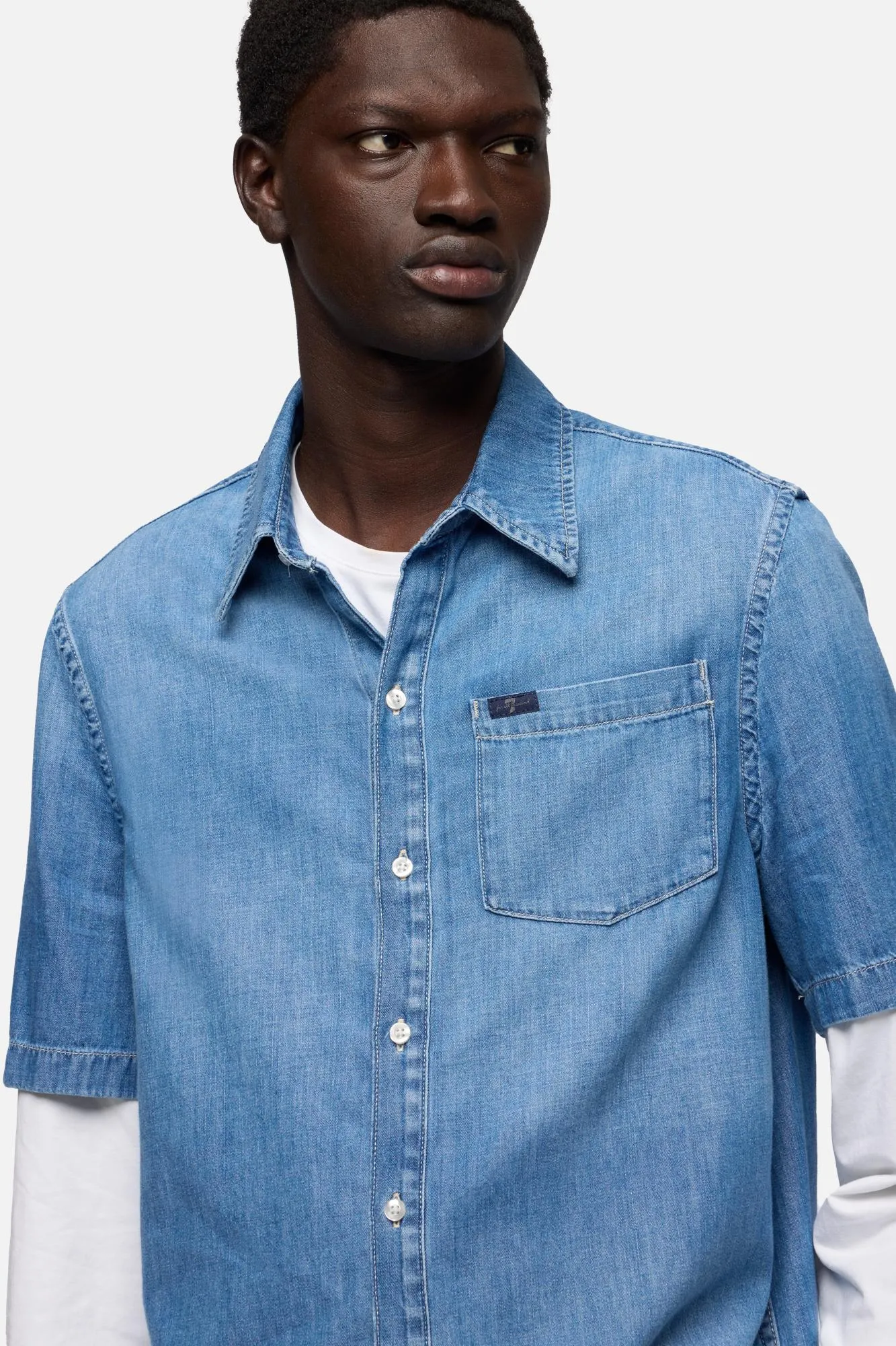 SHORT SLEEVE BUTTON UP SHIRT in Denim Gold River sold by 7 For All Mankind product image thumbnail 4