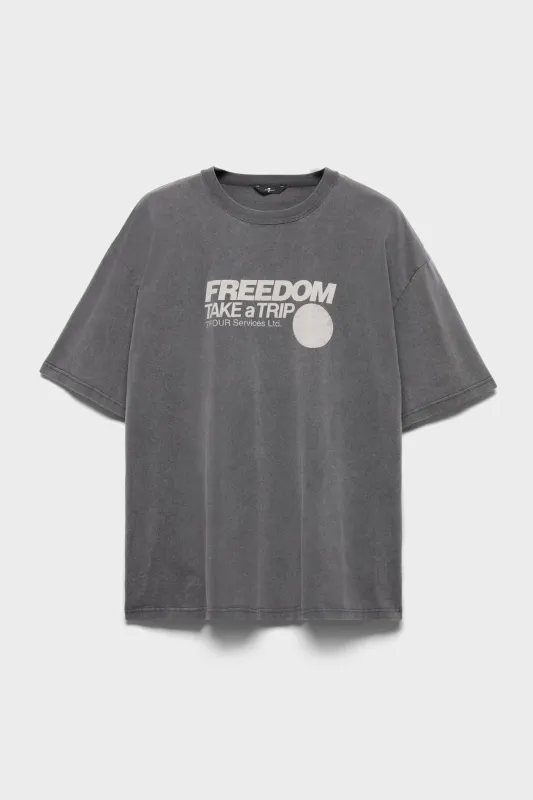 SHORT SLEEVE GRAPHIC TEE in Trip Grey made by 7 For All Mankind