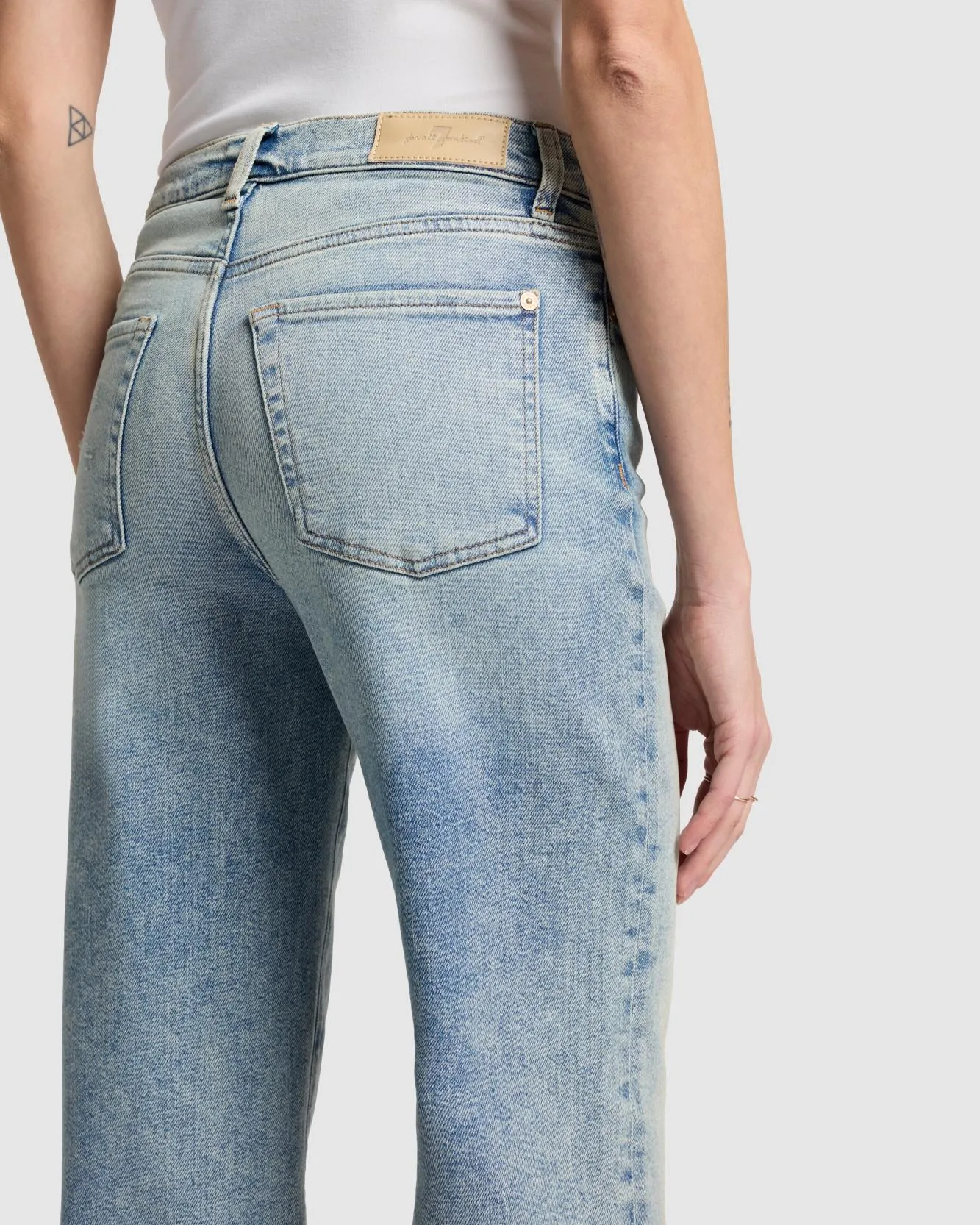 Luxe Vintage Cropped Alexa in Desert Sky sold by 7 For All Mankind product image thumbnail 3