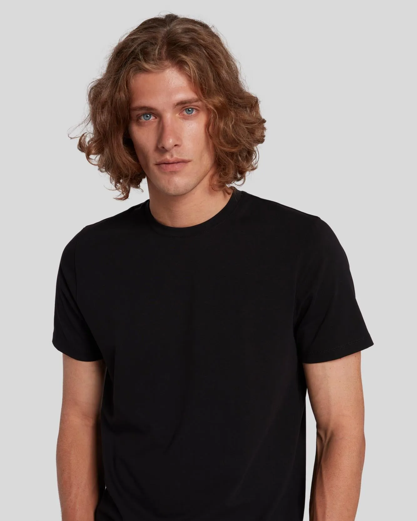 Luxe Performance Tee in Black sold by 7 For All Mankind product image thumbnail 3