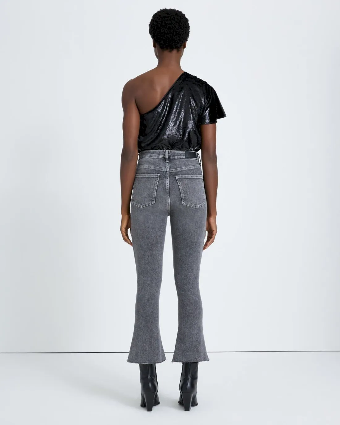 Luxe Vintage Ultra High Rise Skinny Kick in Ultimate sold by 7 For All Mankind product image thumbnail 4