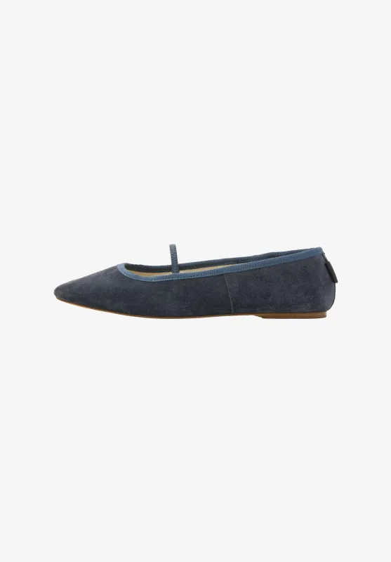 Swan ballet flats made by A.P.C.