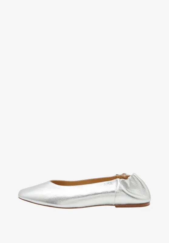 Square-Toe Leather Ballet Flats made by A.P.C.