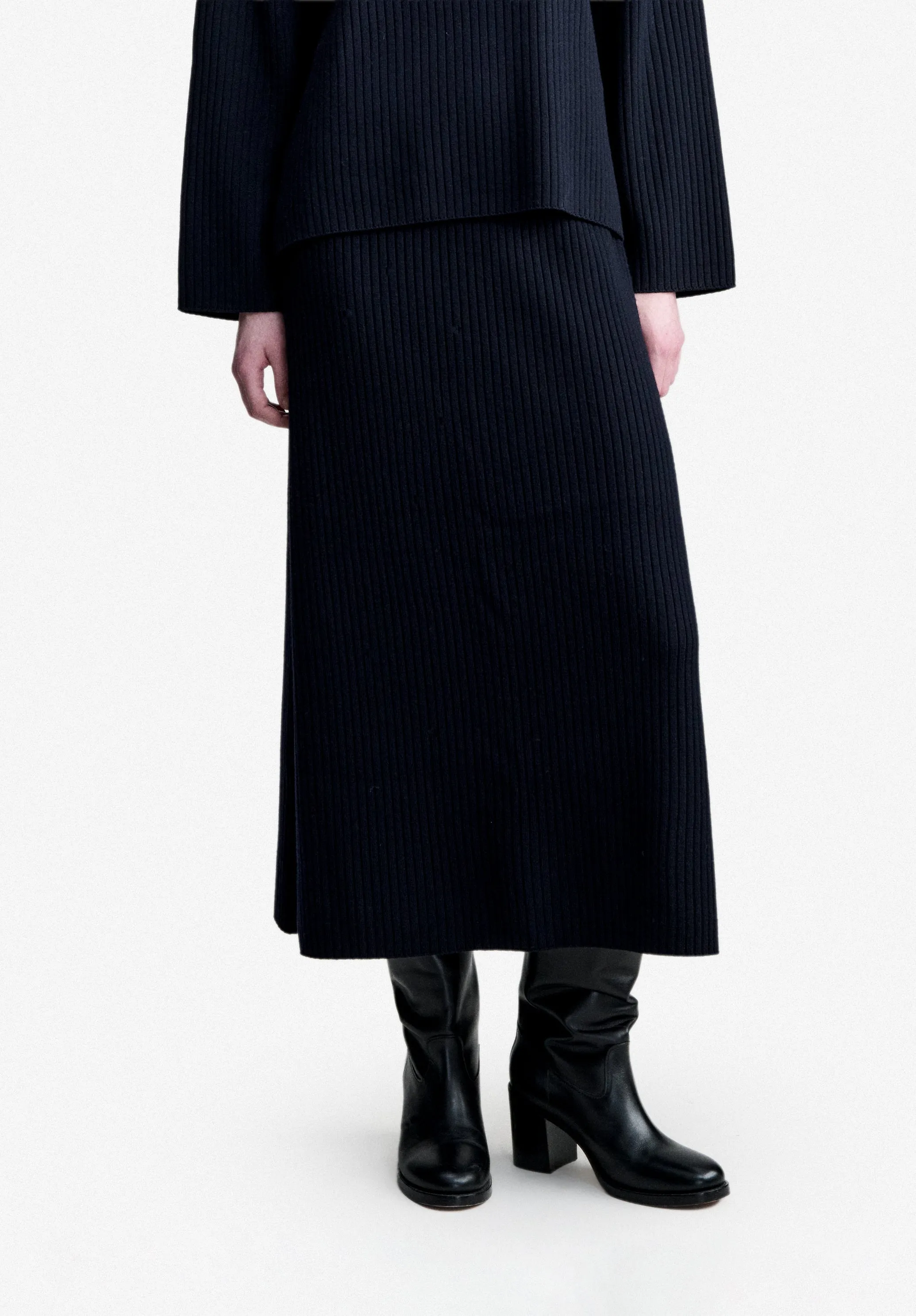 Long navy blue merino wool skirt sold by A.P.C. product image thumbnail 5