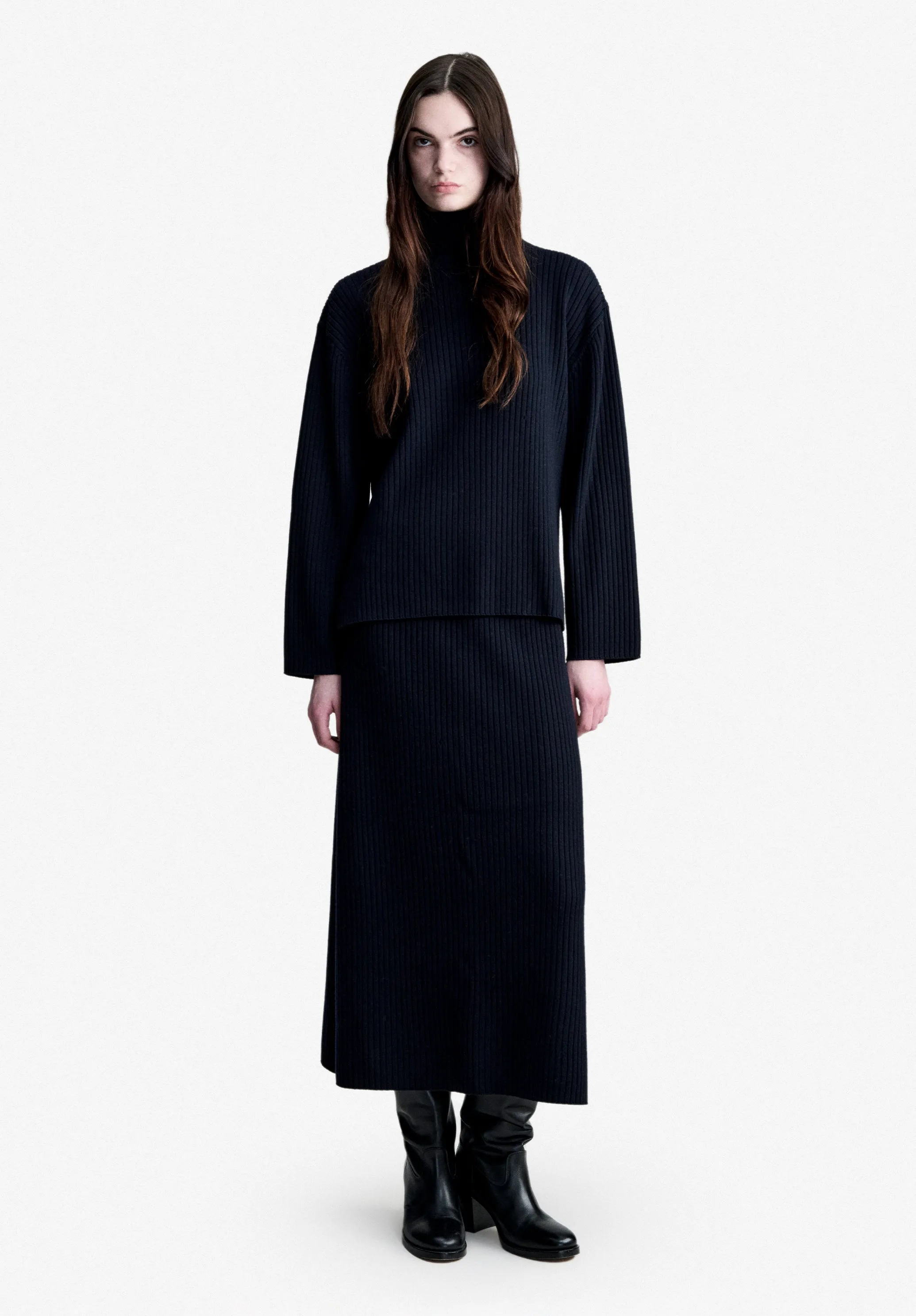 Long navy blue merino wool skirt sold by A.P.C. product image thumbnail 2