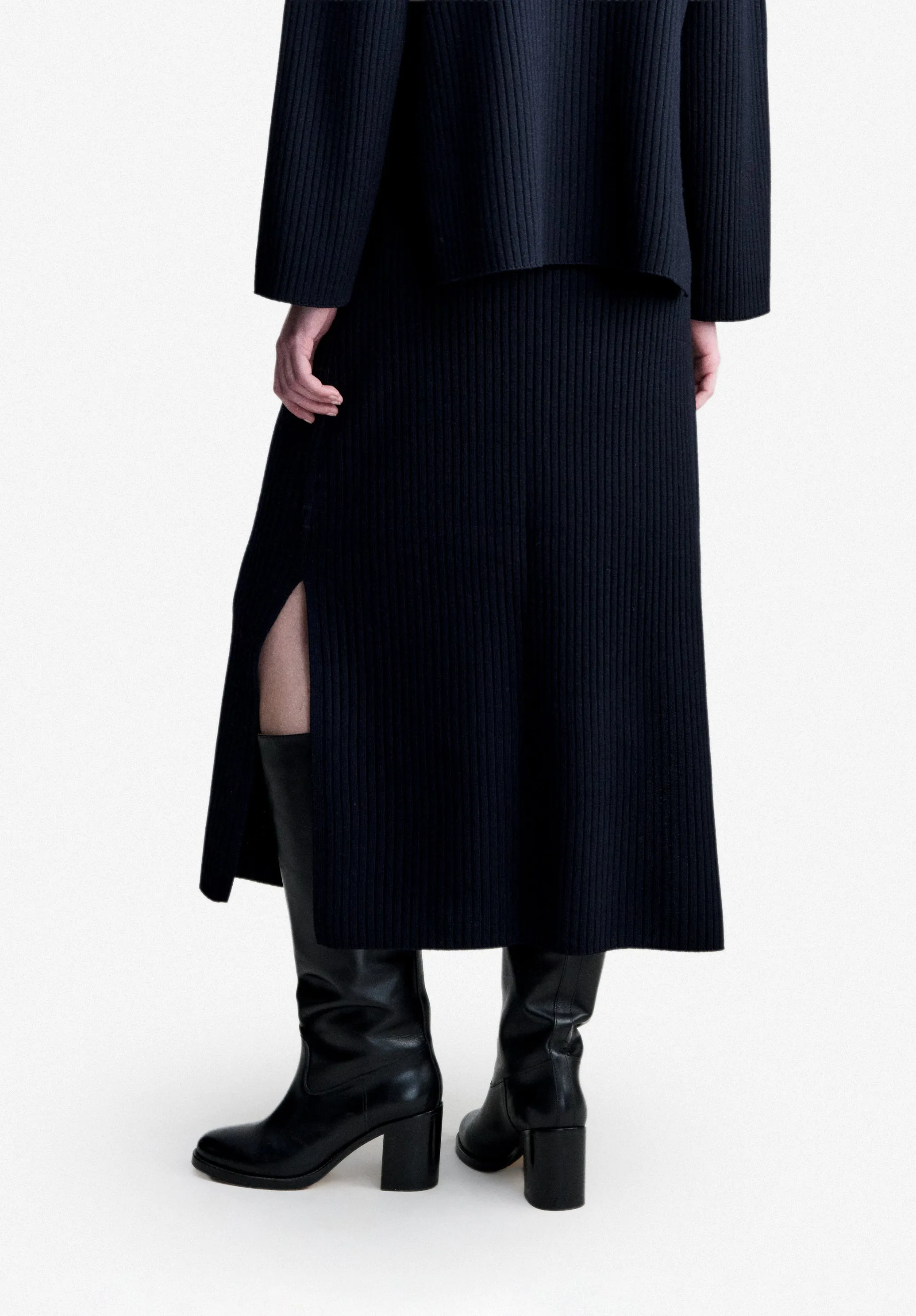 Long navy blue merino wool skirt sold by A.P.C. product image thumbnail 4