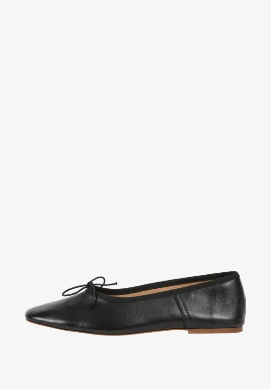 Cleo Ballet Flats - Ballet flats in smooth leather made by A.P.C.