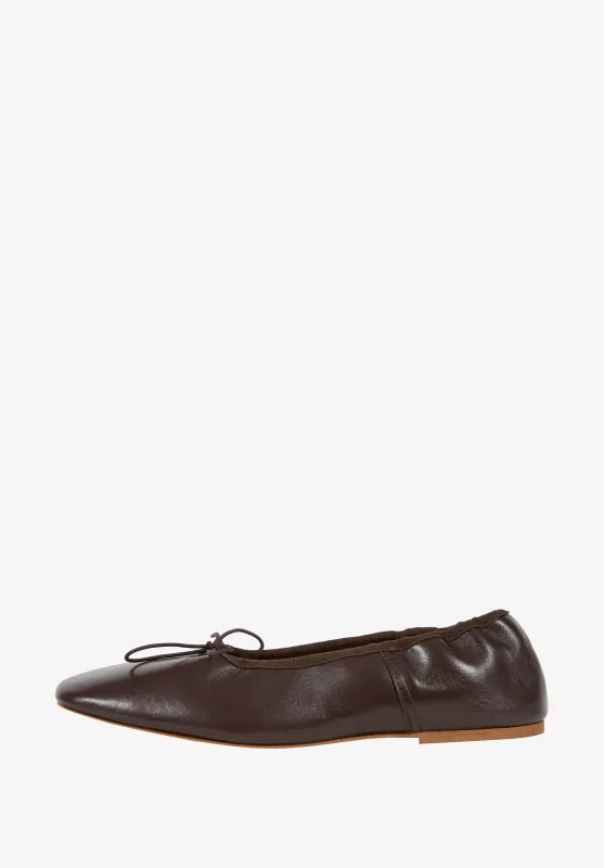 Cleo Ballet Flats - Ballet flats in smooth leather made by A.P.C.