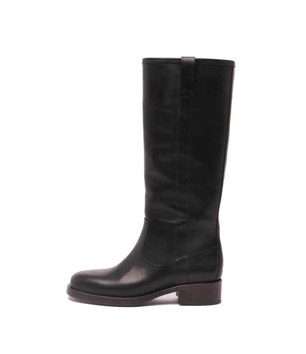 Héloïse Camargue boots sold by A.P.C.