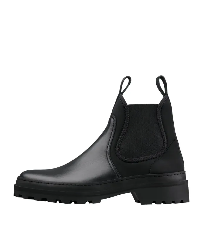 35 Chelsea boots sold by A.P.C.