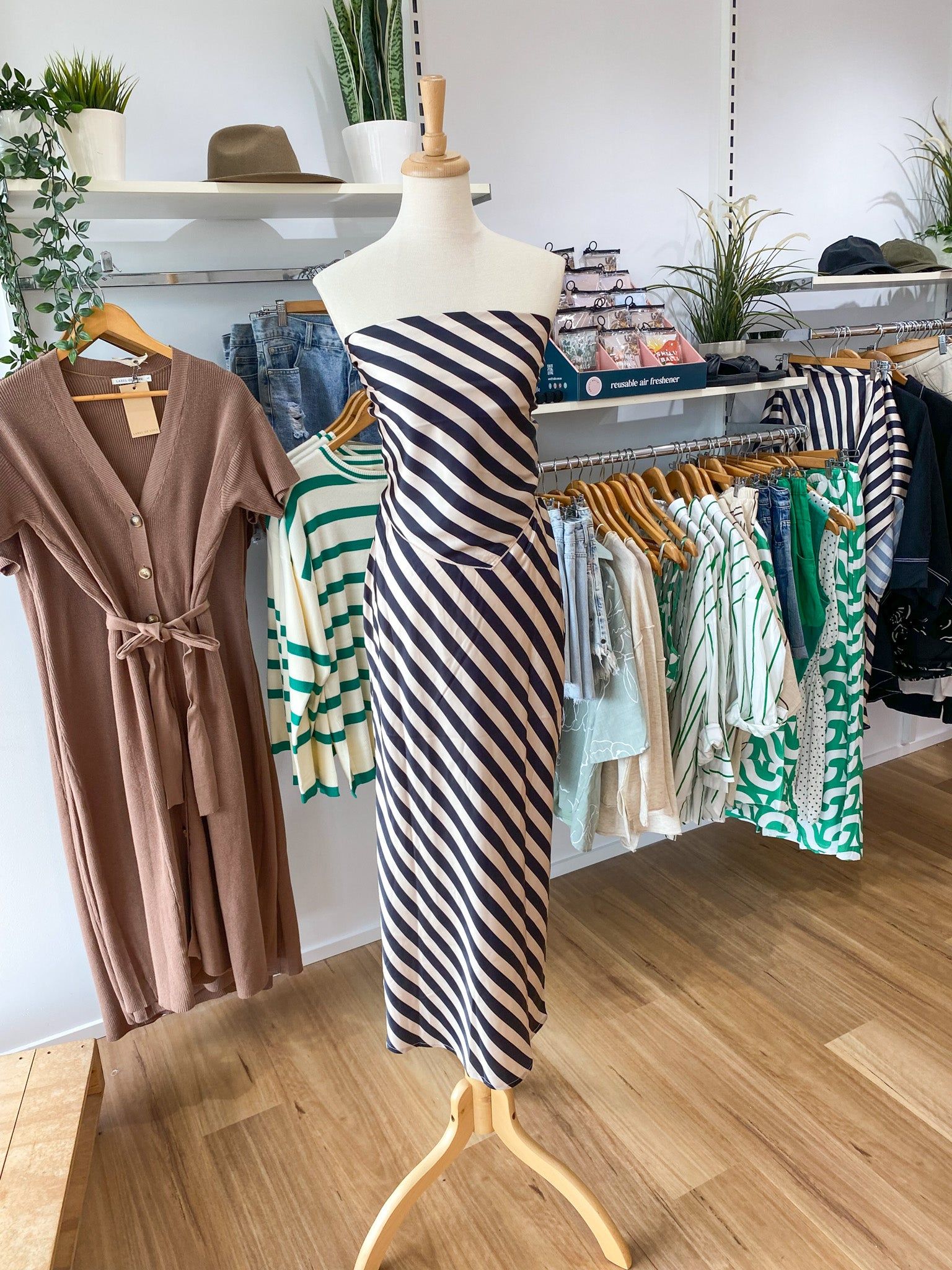 Bianca Set sold by About A Girl product image thumbnail 7