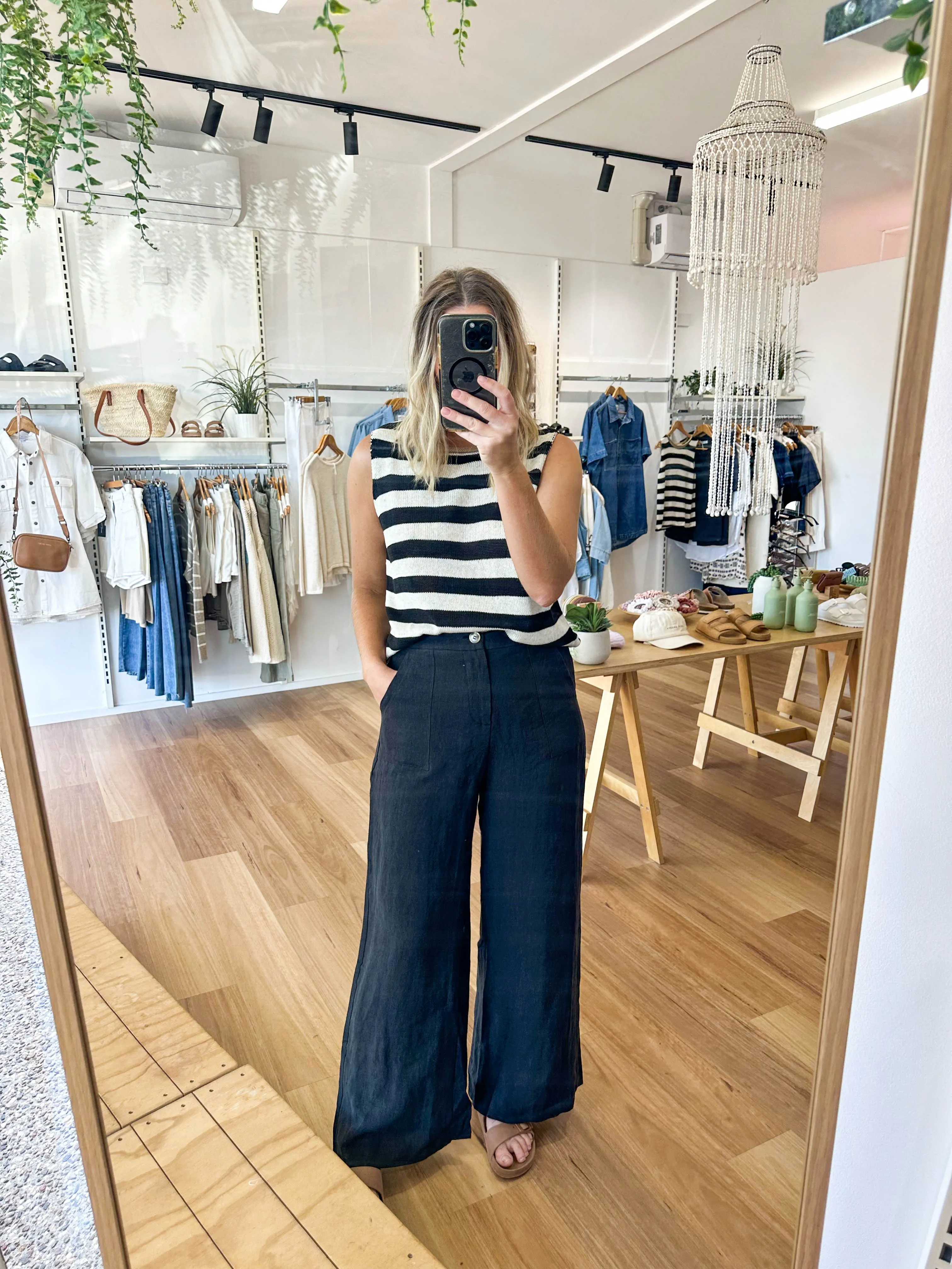 Jude Linen Pants Black sold by About A Girl