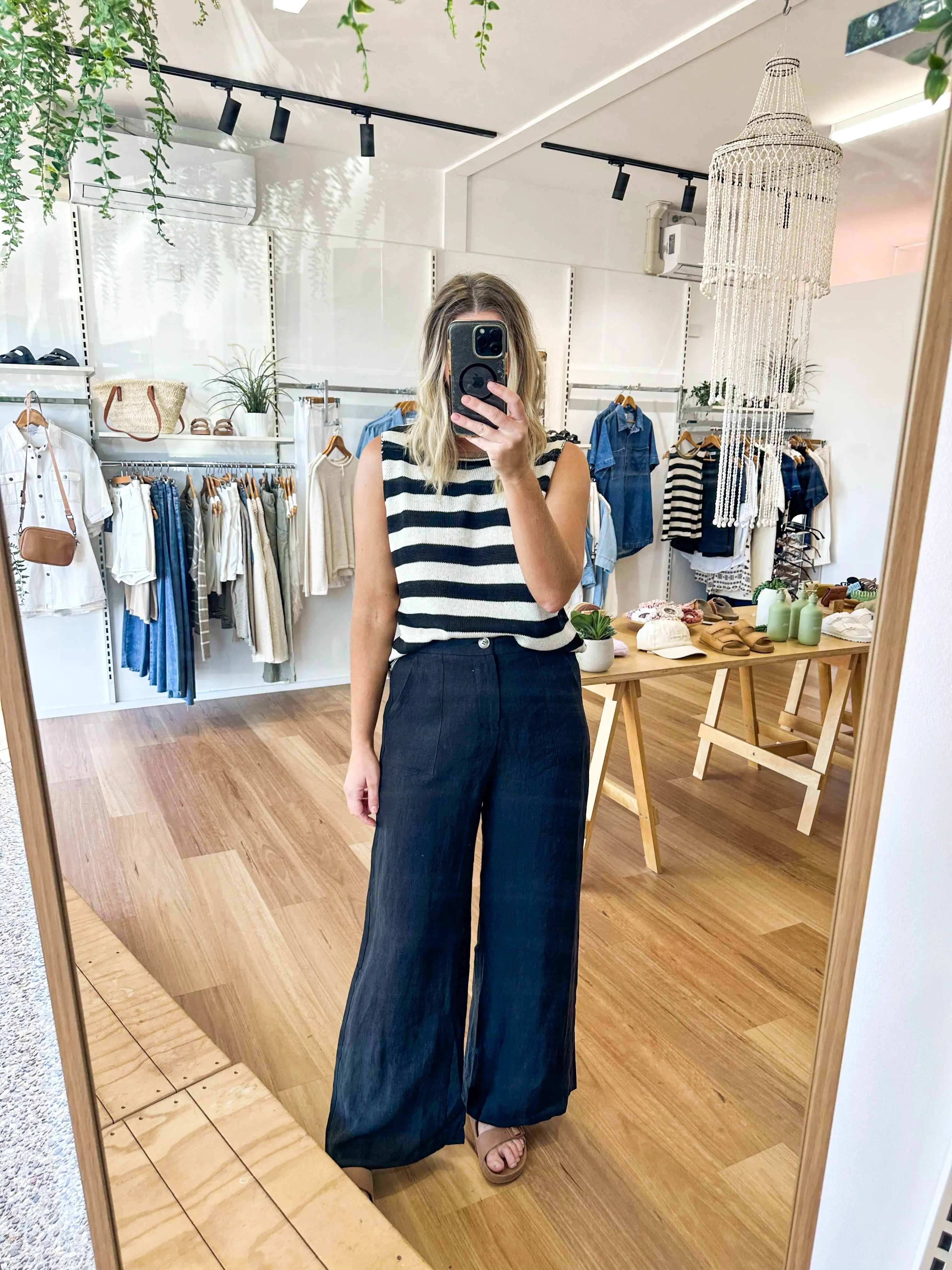 Jude Linen Pants Black sold by About A Girl product image thumbnail 2