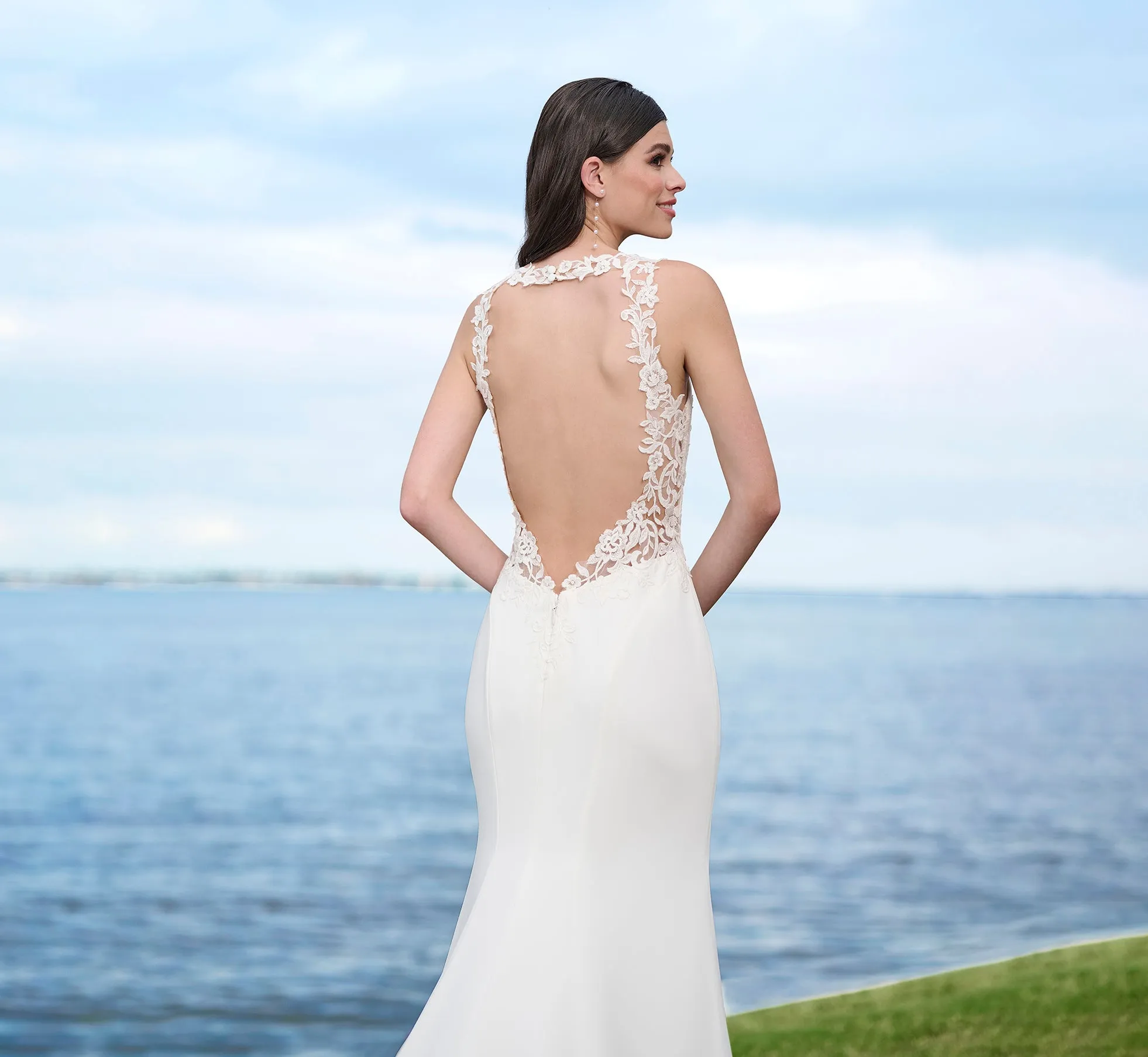 Lace And Stretch Crepe Gown With Halter Neckline In Ivory Nude sold by Adrianna Papell product image thumbnail 3
