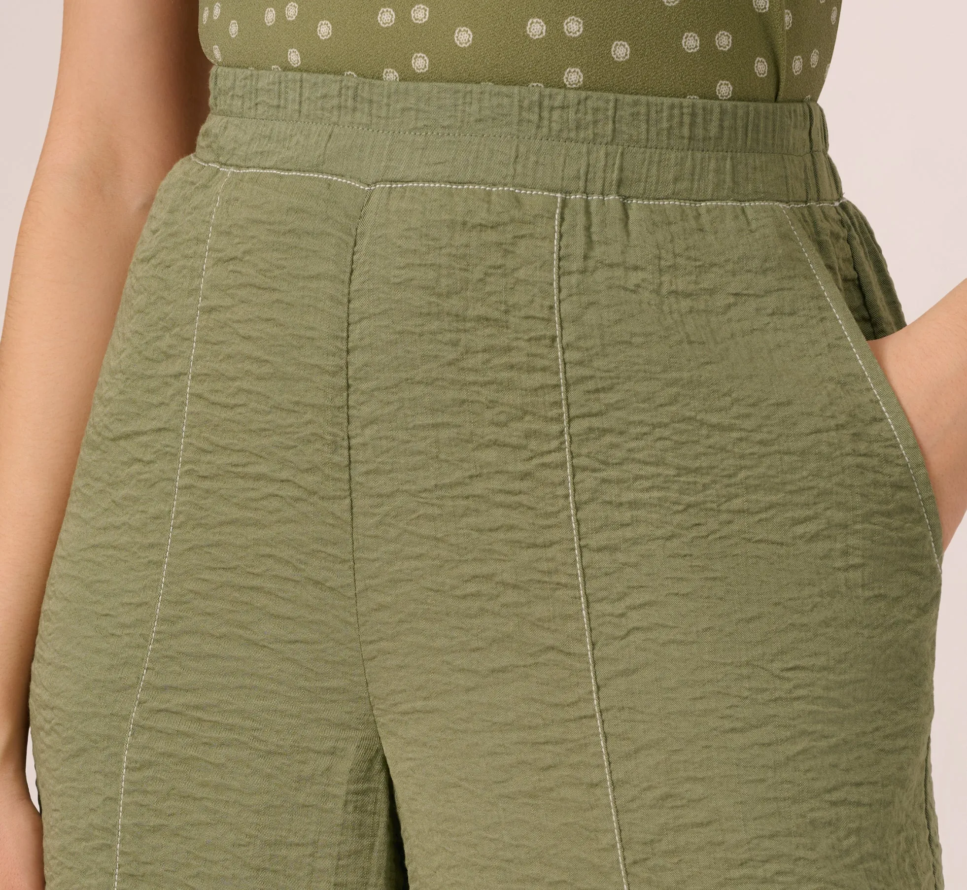 Contrast Stitching Crinkle Midi Pant In Oil Green Ivory sold by Adrianna Papell product image thumbnail 3