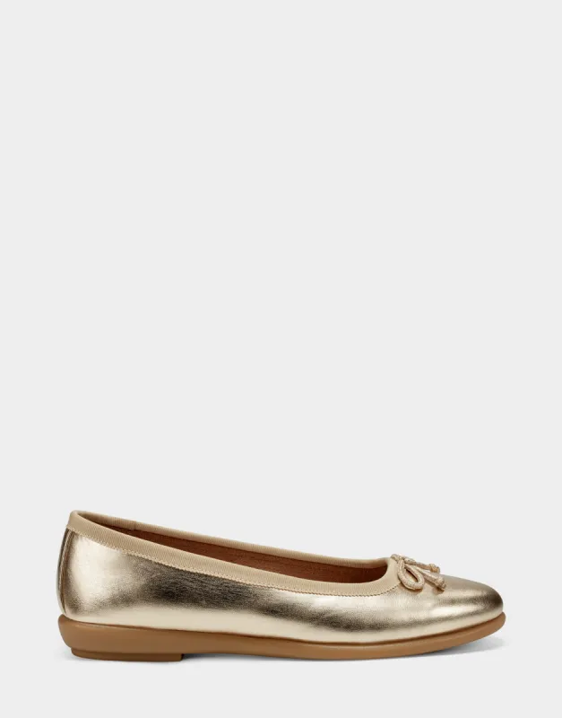 Homebet sold by AEROSOLES