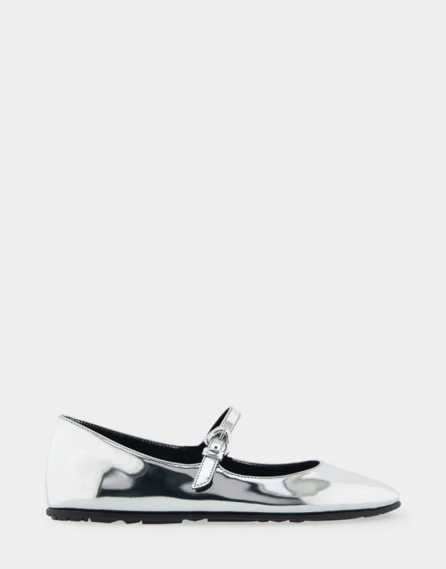 Perry *Final Sale* sold by AEROSOLES