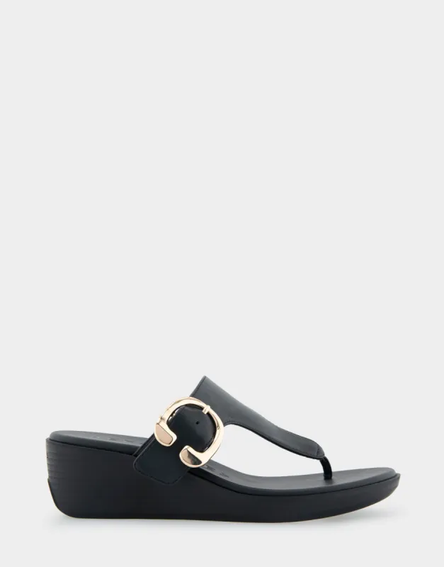 Izola sold by AEROSOLES