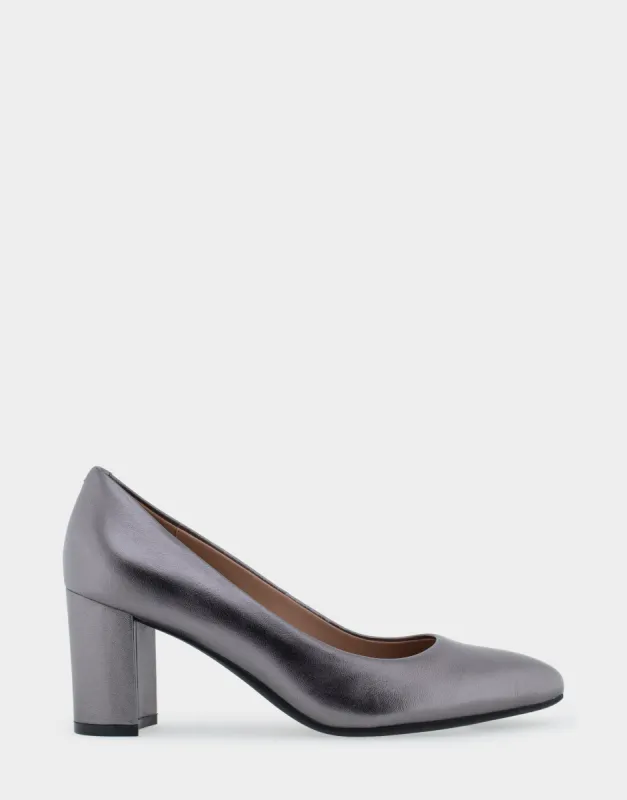Betsy sold by AEROSOLES
