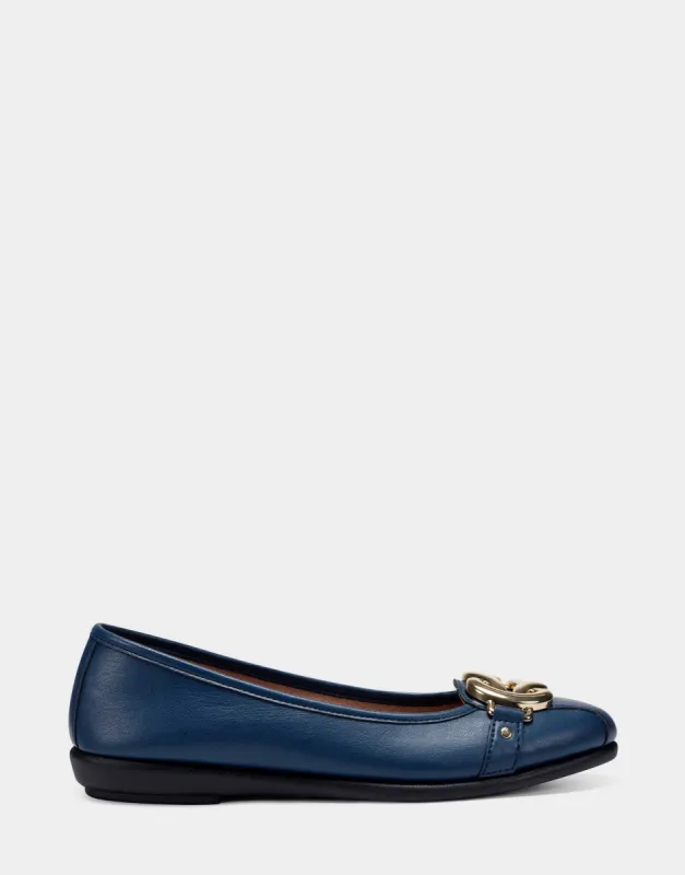 Big Bet sold by AEROSOLES