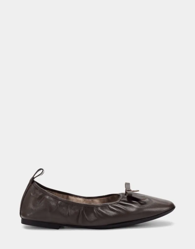 Rina sold by AEROSOLES