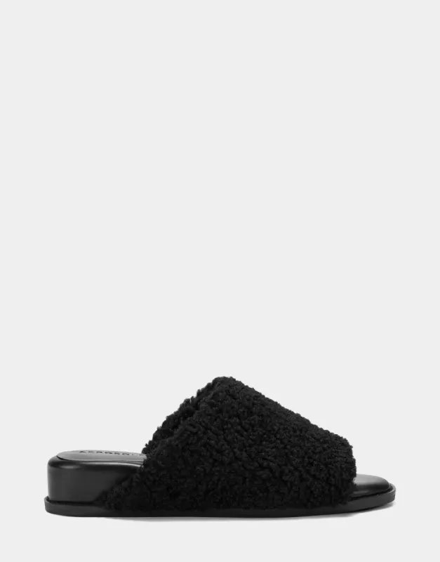 Yorketown sold by AEROSOLES