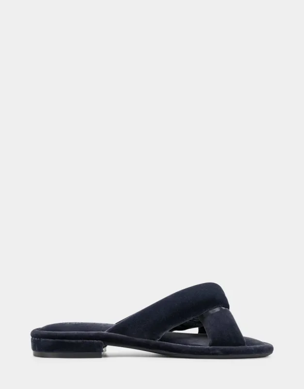 Jaxon sold by AEROSOLES