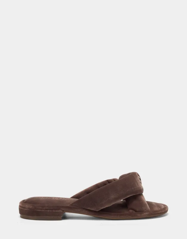 Jaxon sold by AEROSOLES