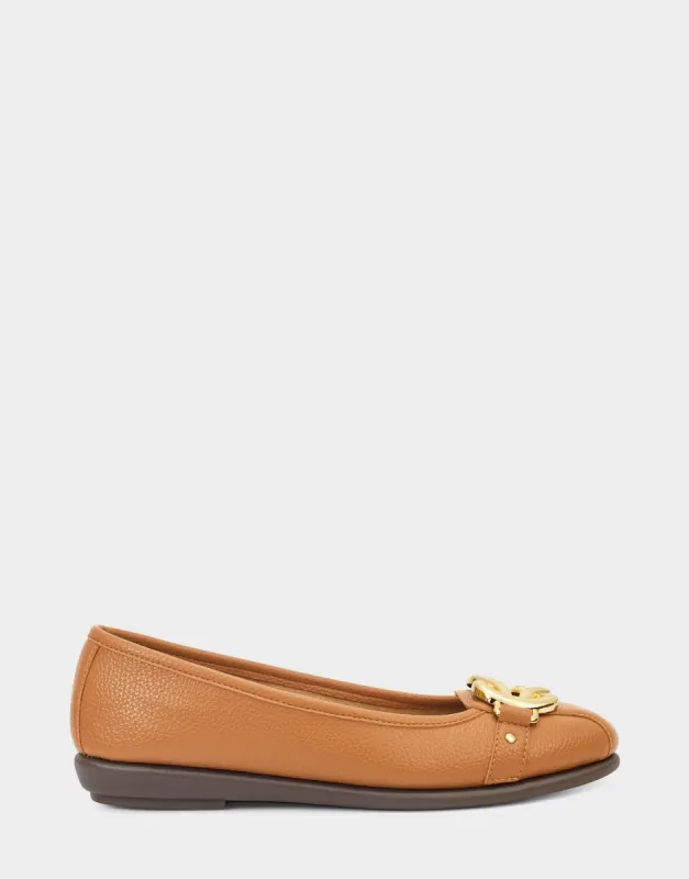 Big Bet sold by AEROSOLES