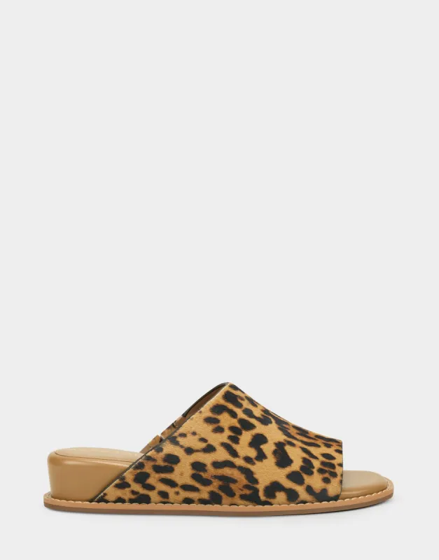 Yorketown sold by AEROSOLES