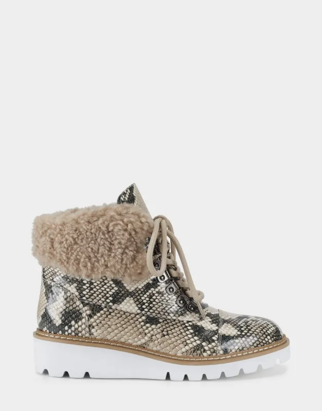 Alden sold by AEROSOLES