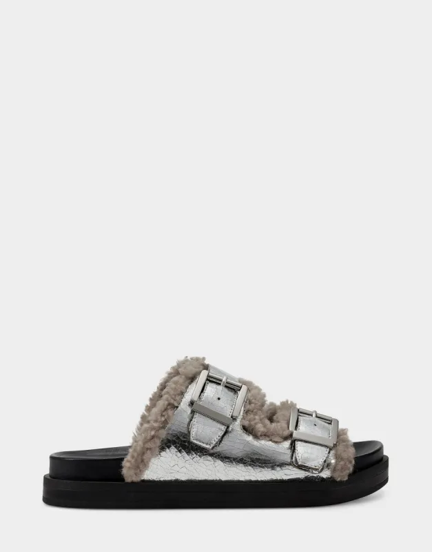 Olivia sold by AEROSOLES