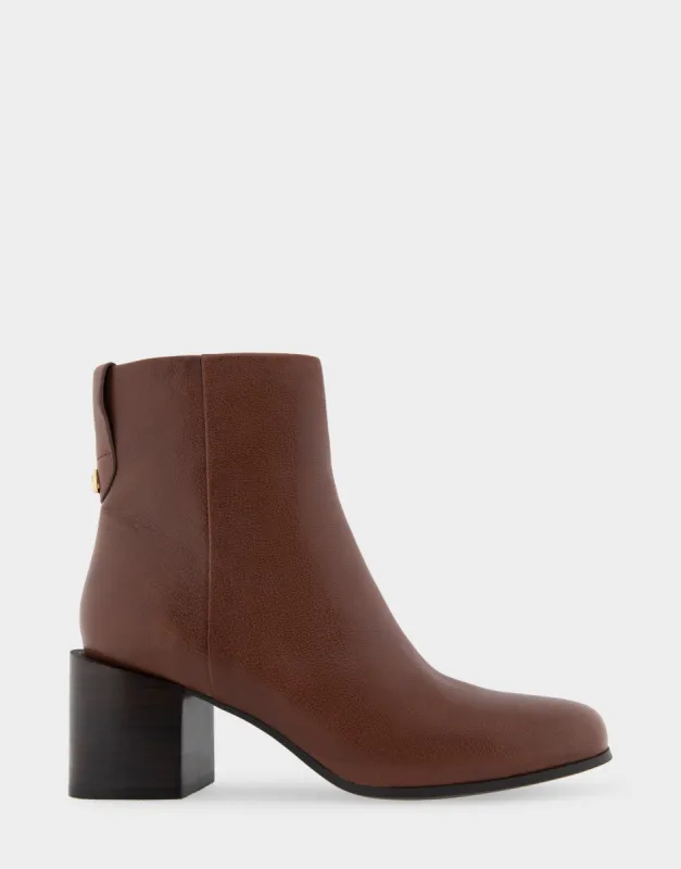 Ortona sold by AEROSOLES