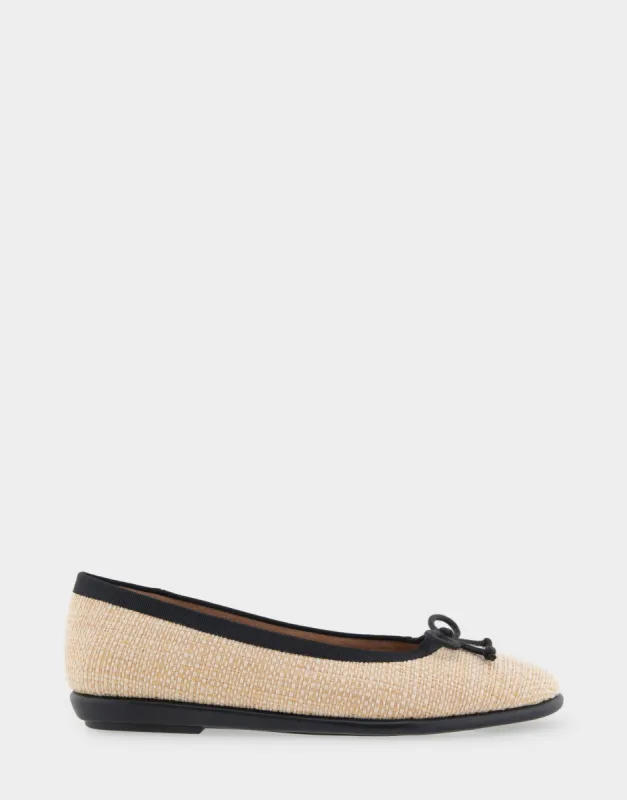 Homebet sold by AEROSOLES