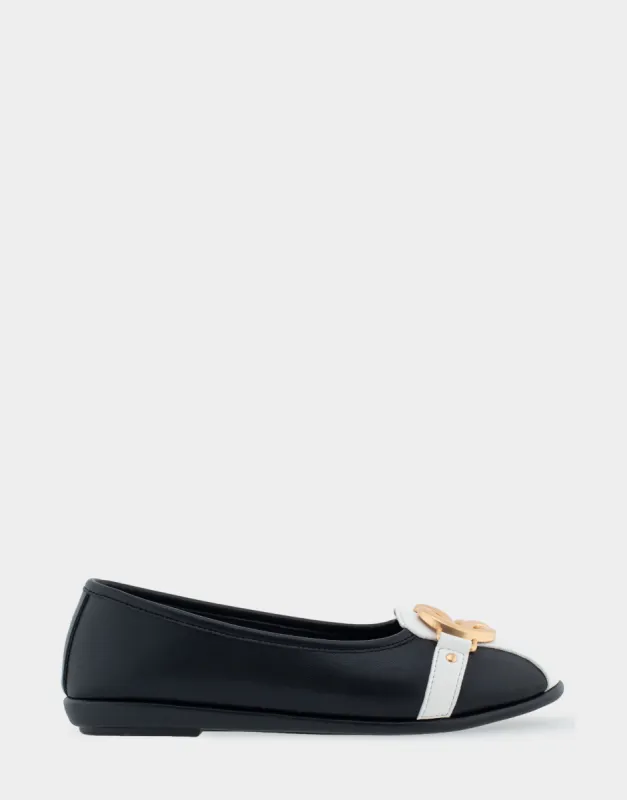 Big Bet sold by AEROSOLES