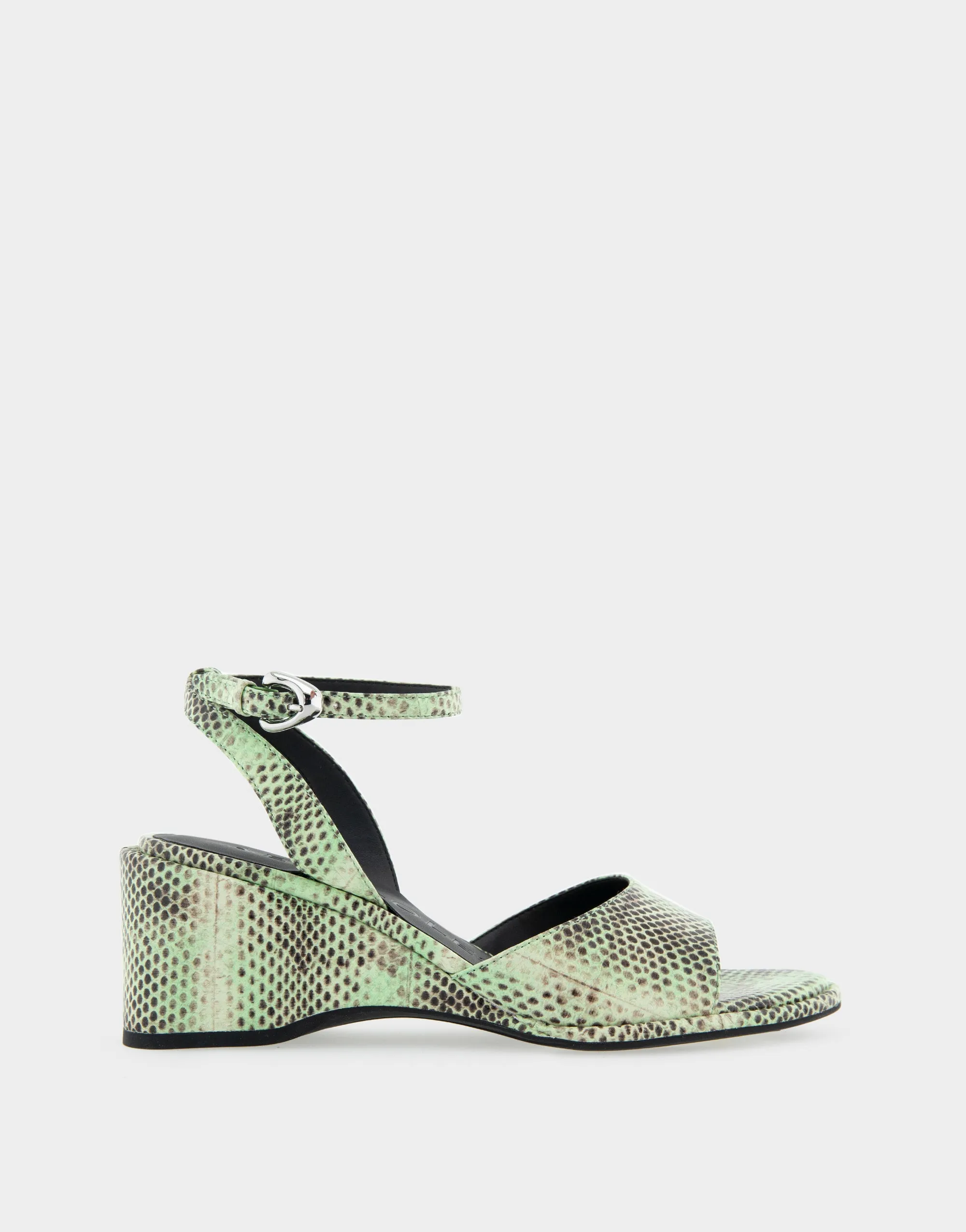 Nixon sold by AEROSOLES