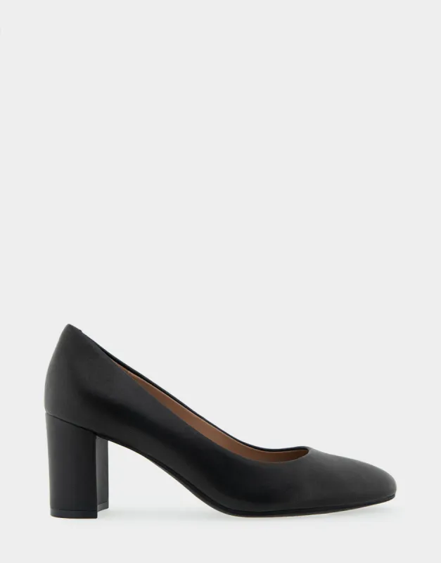 Betsy sold by AEROSOLES