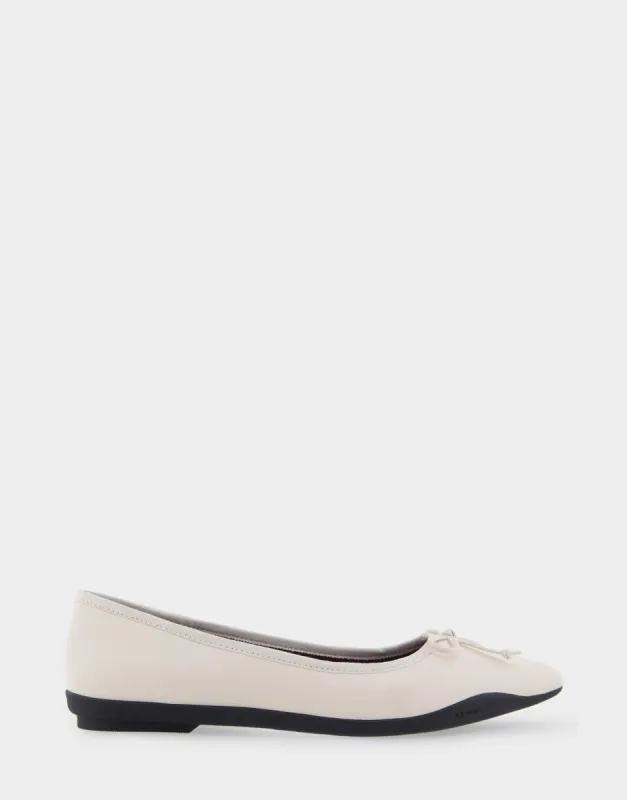 Dumas sold by AEROSOLES