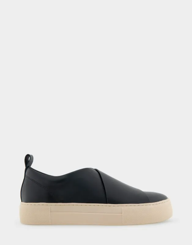 Brighton sold by AEROSOLES