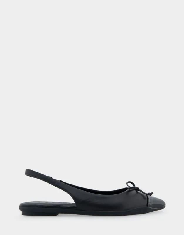 Donna sold by AEROSOLES