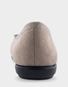 Homebet sold by AEROSOLES