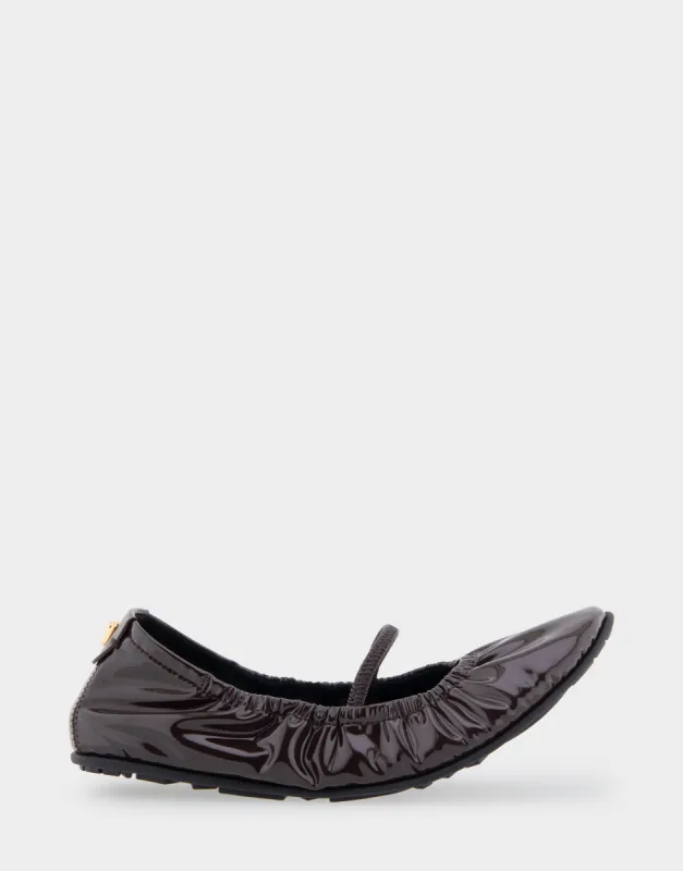 Penelope sold by AEROSOLES