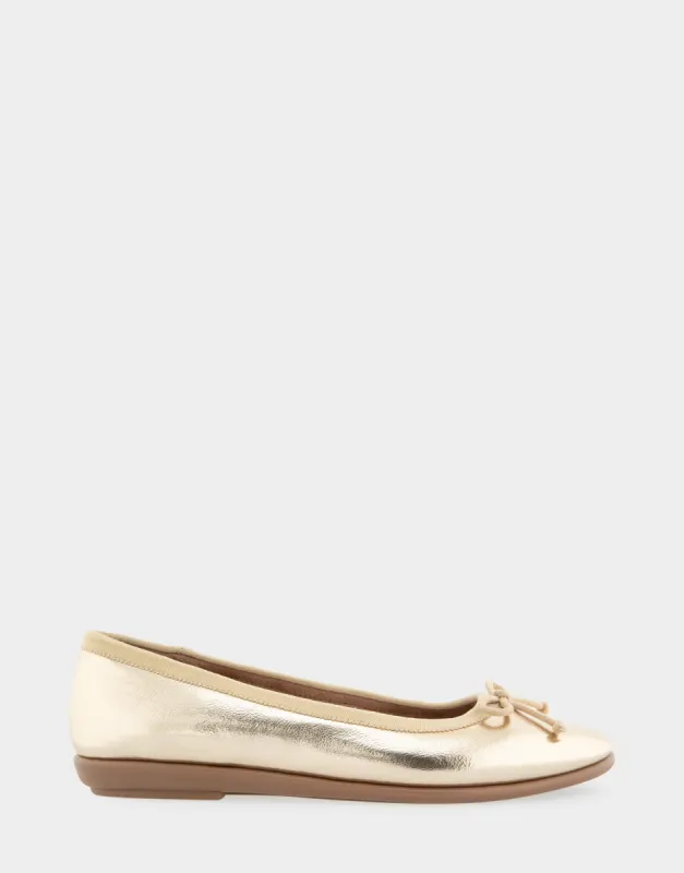 Homebet sold by AEROSOLES