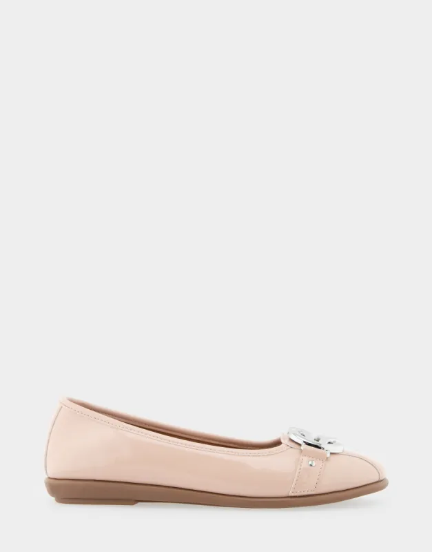 Big Bet sold by AEROSOLES