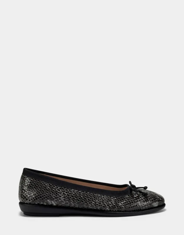 Homebet sold by AEROSOLES