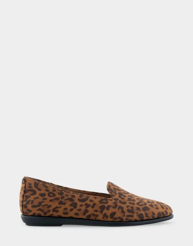 Betunia sold by AEROSOLES