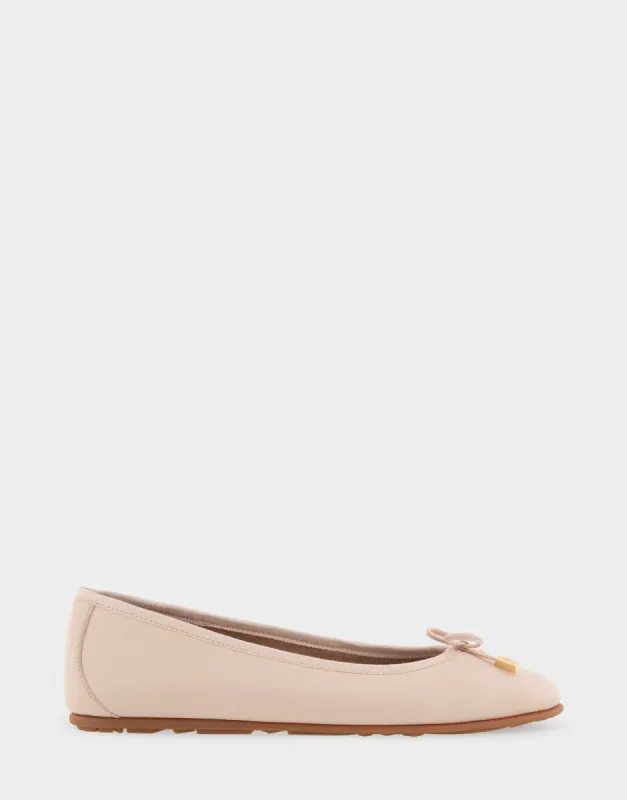 Pia sold by AEROSOLES